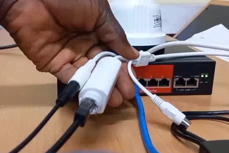 Cara pasang kabel POE Splitter pada IP Camera