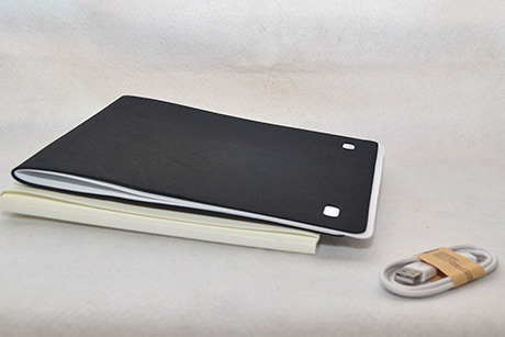 Dilengkapi dengan dua buah background warna hitam dan putih