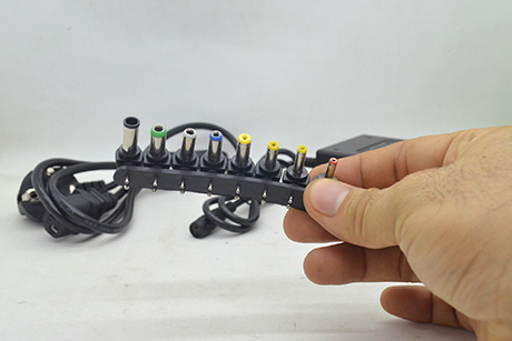 8 jenis konektor adaptor Laptop