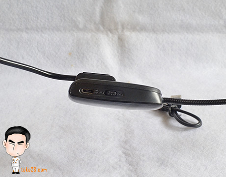 Microphone wireless yang dapat didengarkan dengan aplikasi FM Radio dari HP Android