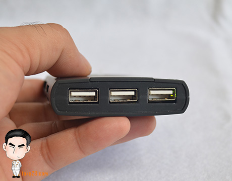 Dengan menancapkan flashdisk ke alat ini, langsung bisa dibuka melalui wifi