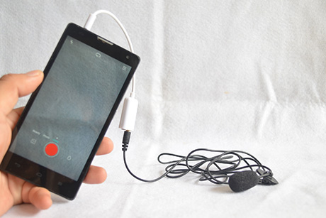 Kabel audio splitter untuk vlog menggunakan HP