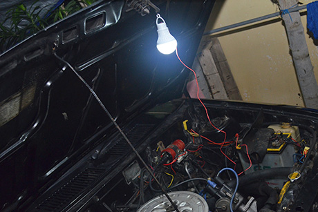 Lampu emergency rumah menggunakan aki mobil