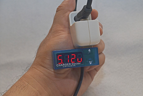 Cara menggunakan charger doctor untuk mengukur volt dan ampere.