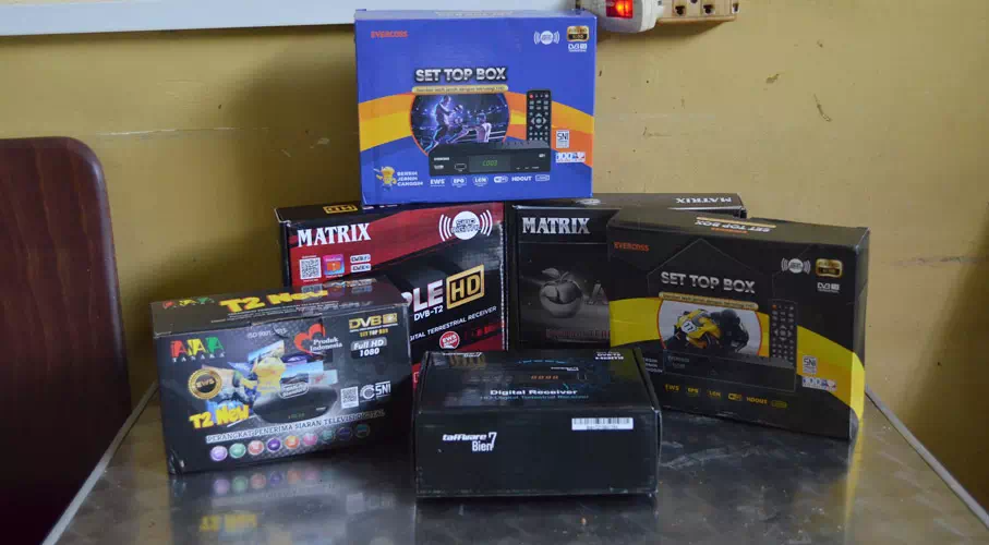 Review berbagai merk Set Top Box TV Digital di Surabaya