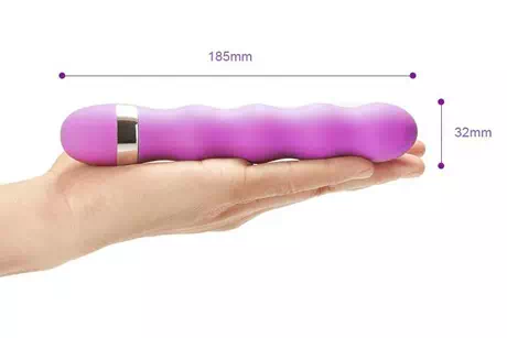 Vibrator dildo getar-getar enak.