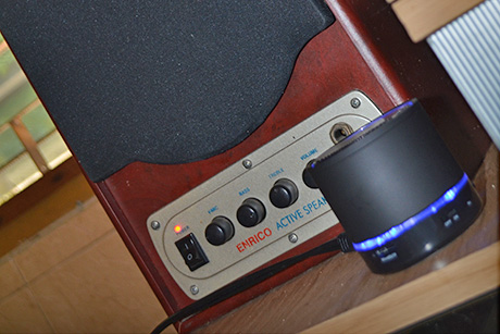 Speaker bluetooth dengan colokan audio out