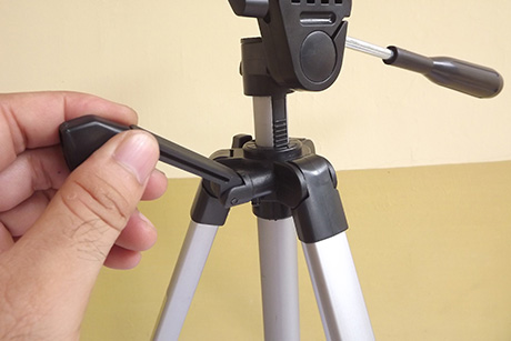 Tripod kamera DSLR dengan rotating centerpost