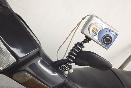 tripod untuk sepeda motor untuk fotografer dadakan